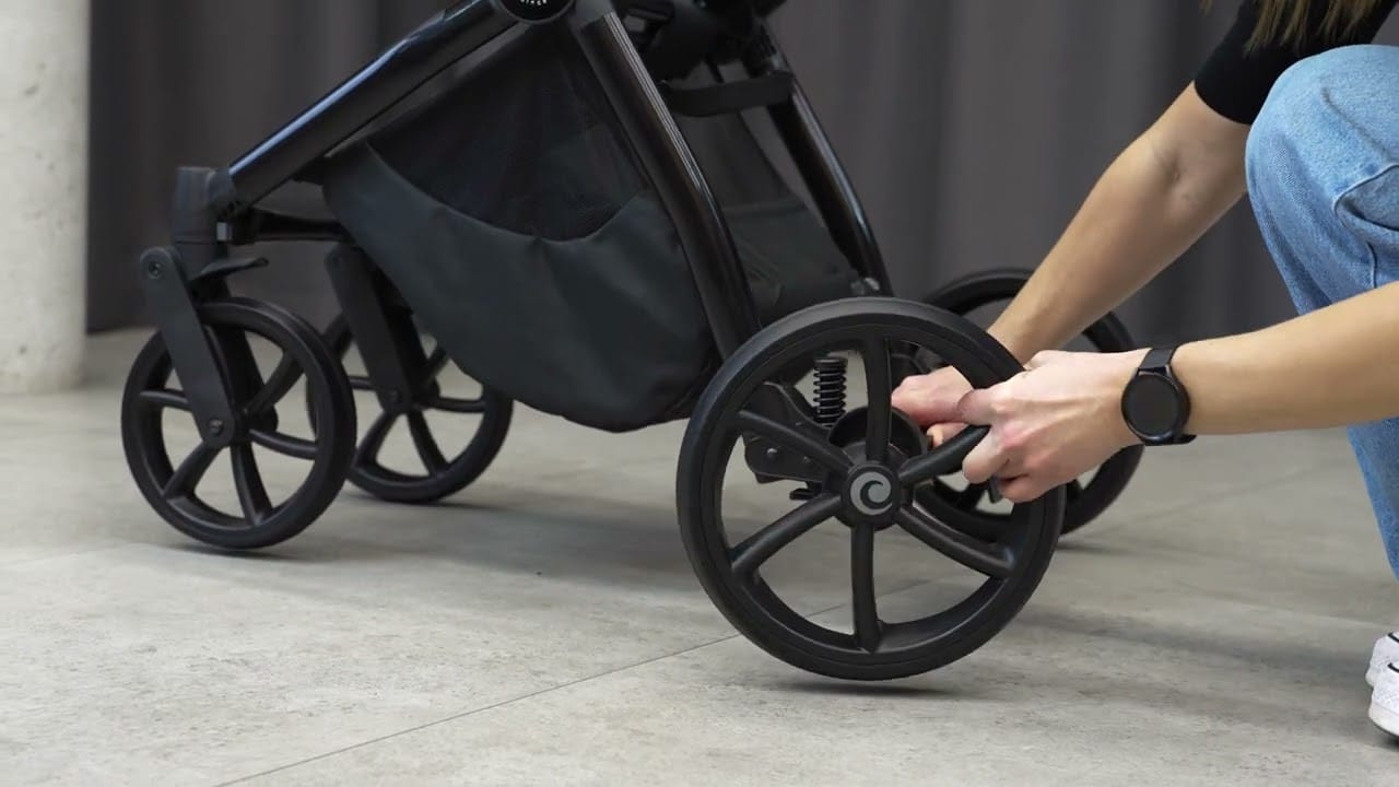 360° turning & lockable wheels