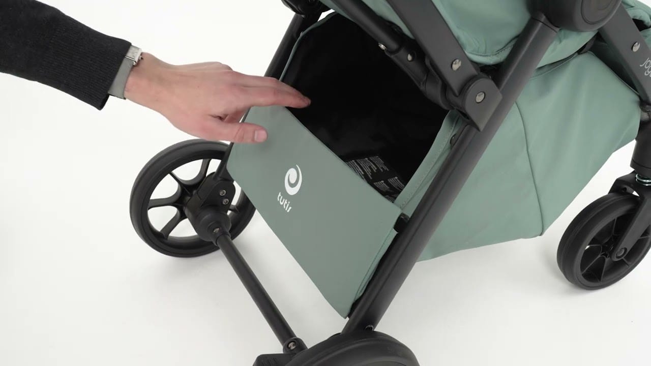 Expandable shopping bag with magnets